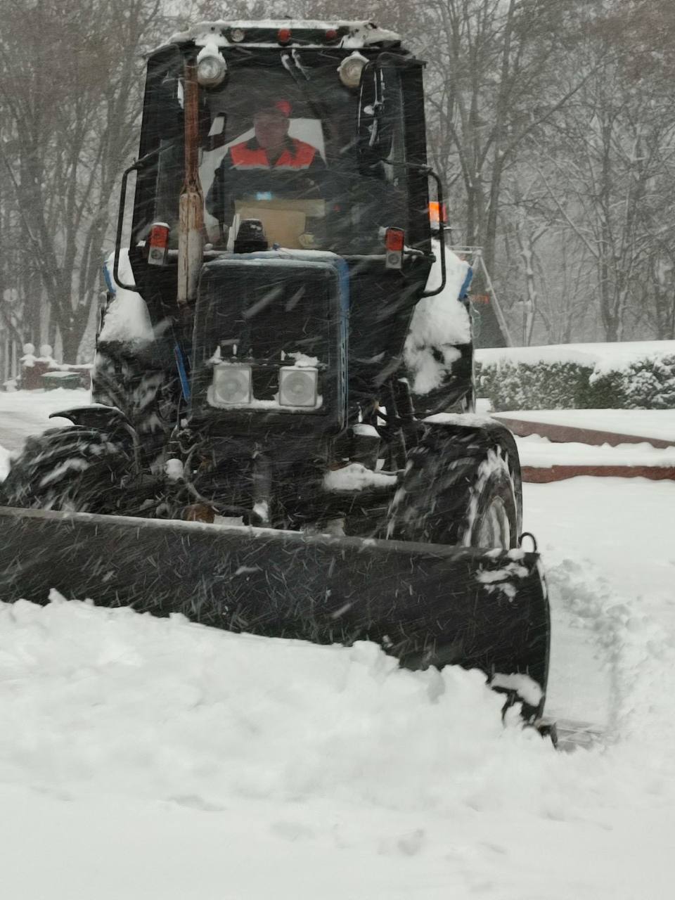 Коммунальные службы Бреста продолжают борьбу с непогодой