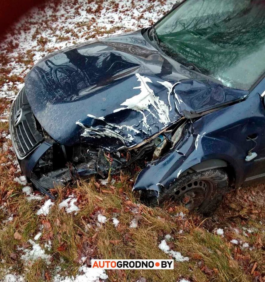 У грузовика отвалилось колесо и попало во встречку. Посмотрите, что случилось с легковушкой