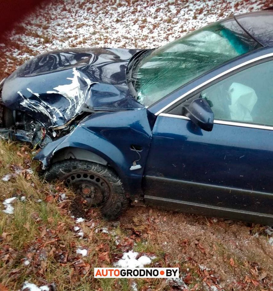 У грузовика отвалилось колесо и попало во встречку. Посмотрите, что случилось с легковушкой