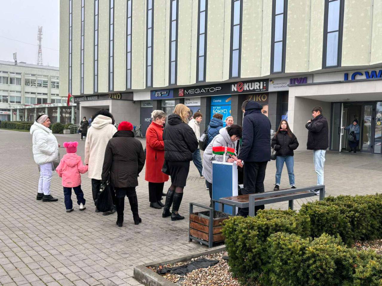 В Бресте активно идет сбор подписей в поддержку кандидатов на в Президенты Республики Беларусь
