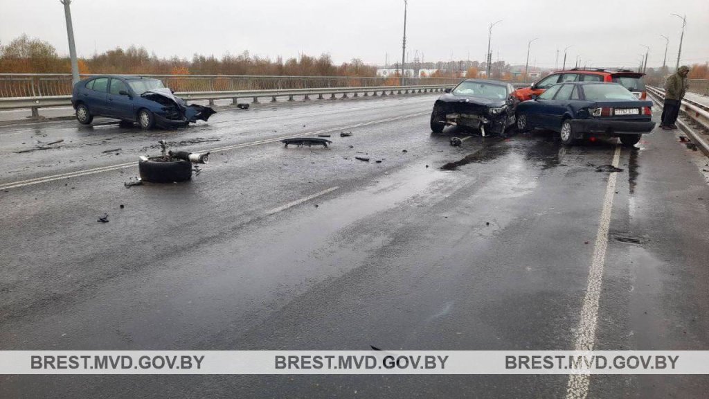 Стало известно, как произошло массовое ДТП на мосту в Кобрине