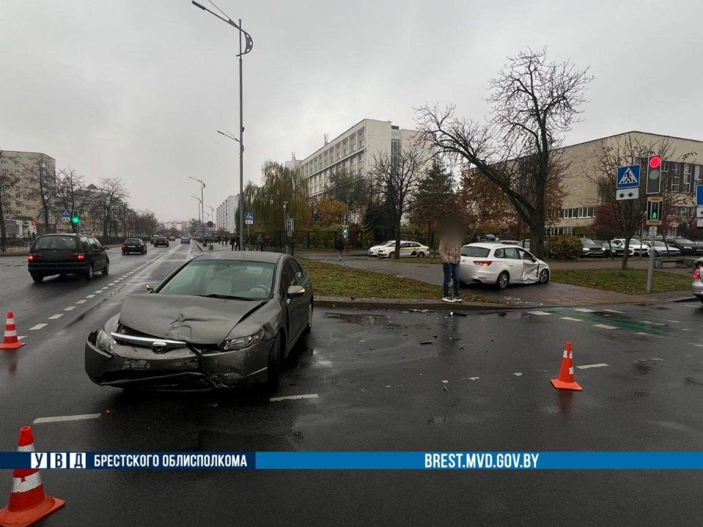 ДТП в Бресте: столкновение автомобилей «Seat» и «Honda»