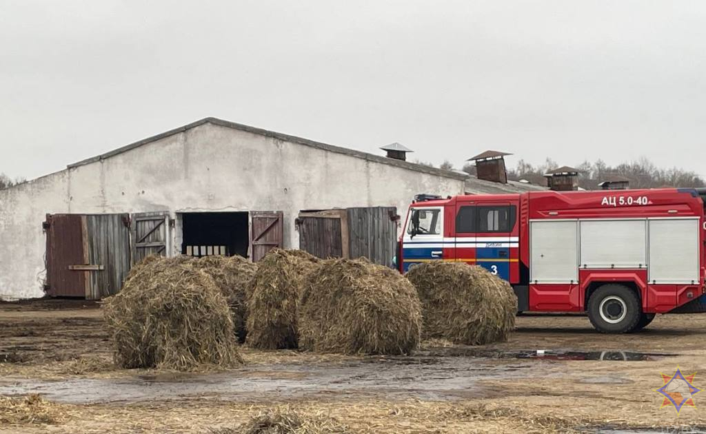 В Кобринском районе загорелась солома