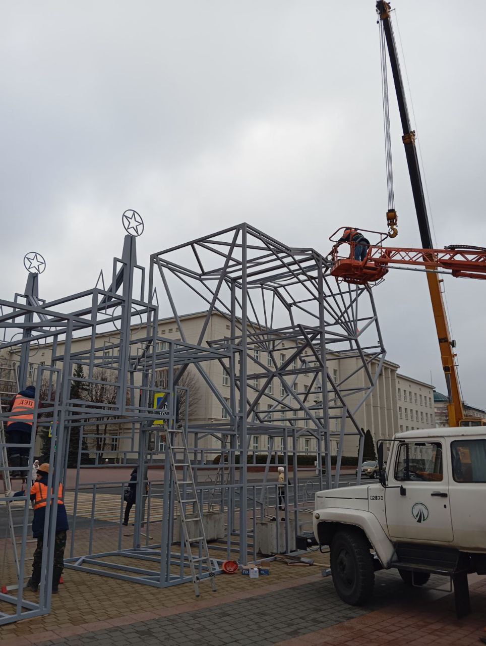 Брест продолжает готовиться к праздникам