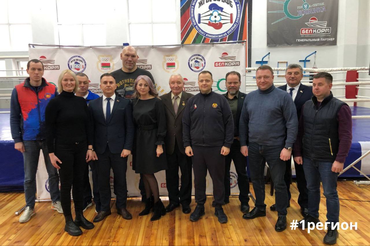 Легендарный боксер Николай Валуев посетил город-спутник Бреста