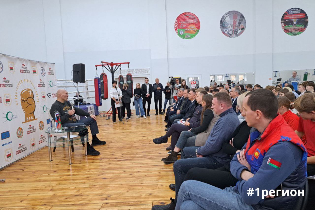 Легендарный боксер Николай Валуев посетил город-спутник Бреста