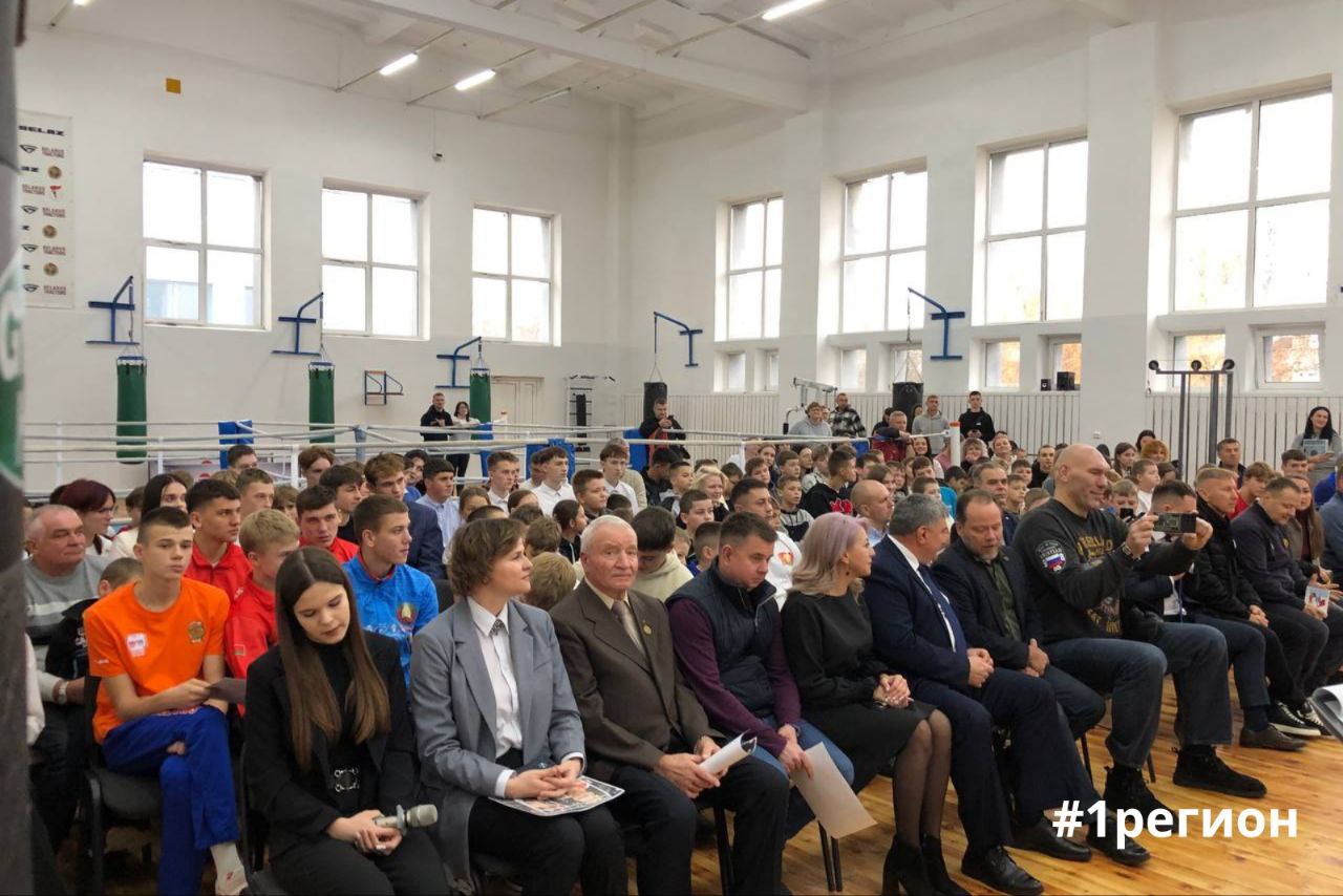 Легендарный боксер Николай Валуев посетил город-спутник Бреста