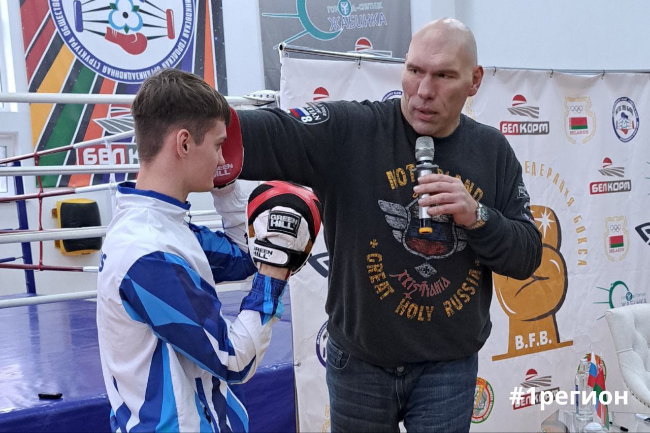 Легендарный боксер Николай Валуев посетил город-спутник Бреста