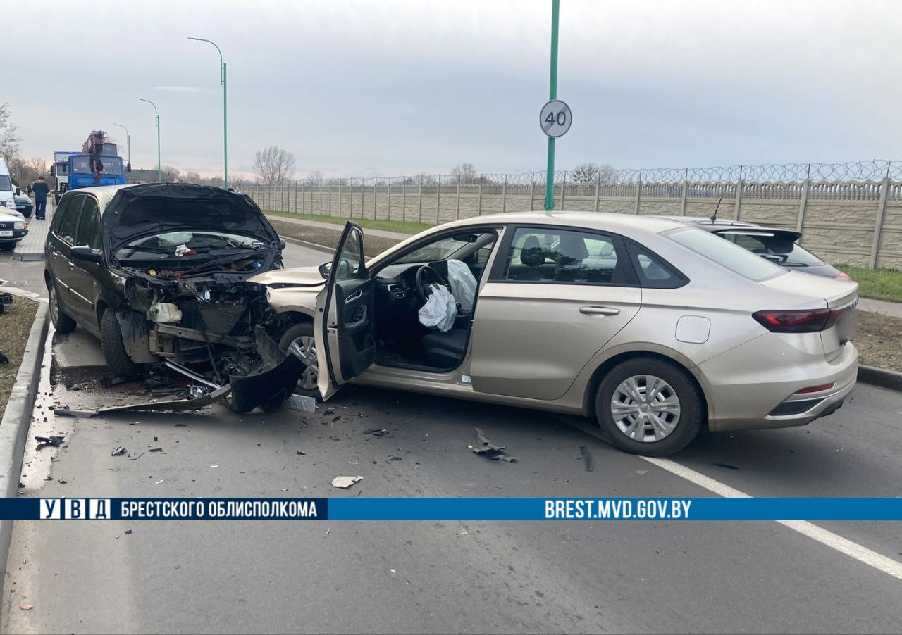 Лобовое столкновение на улице Жукова в Бресте