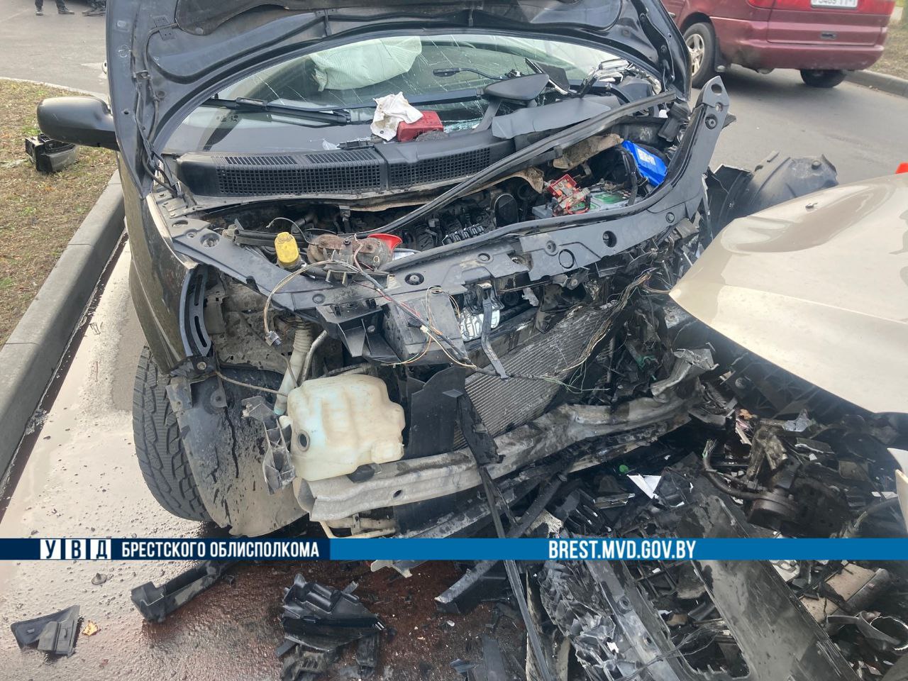 Лобовое столкновение на улице Жукова в Бресте