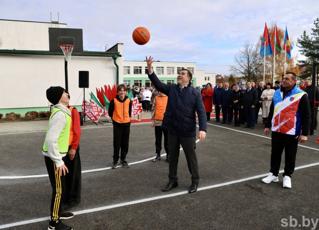 Открытие спорткомплекса в агрогородка Парохонск Пинского района