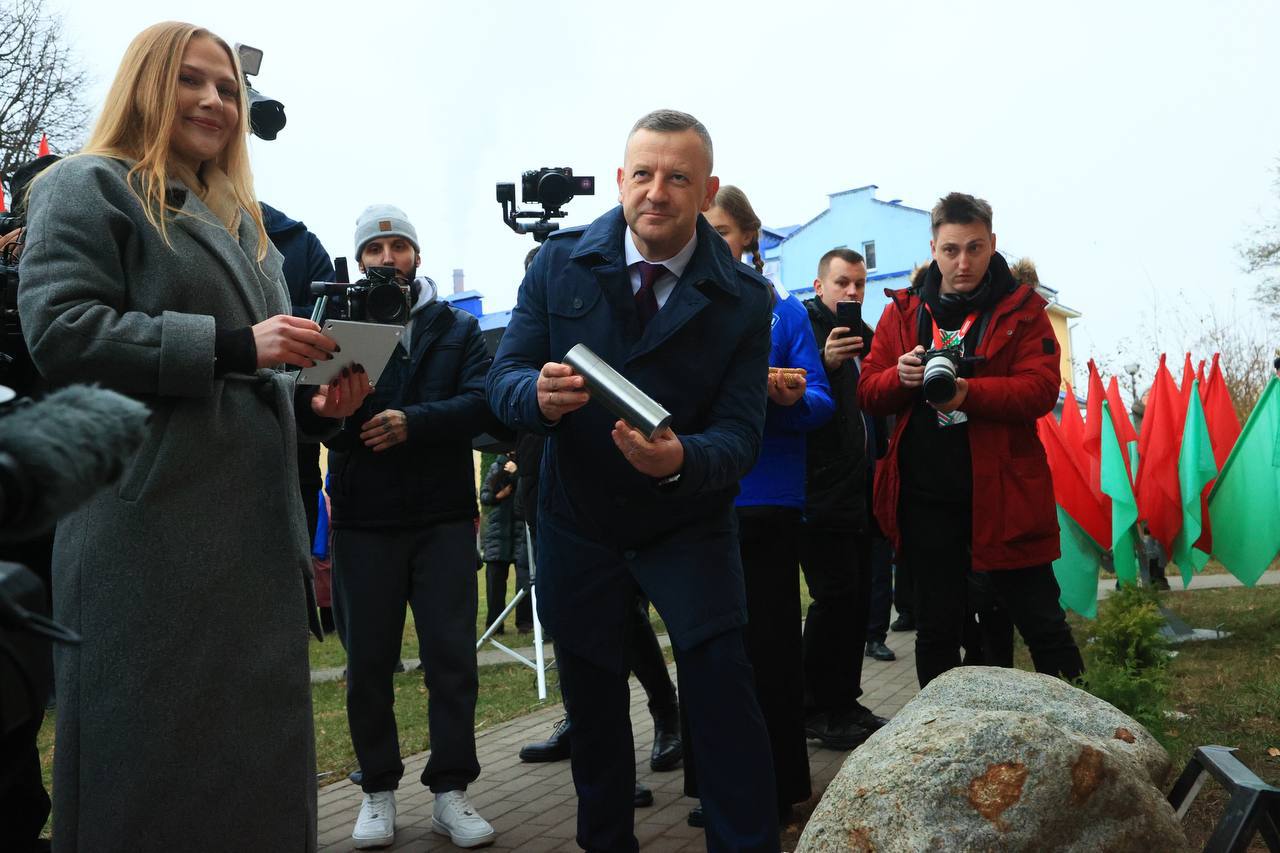 Мурал «Будущее Беларуси в твоих руках» появился в Пинске