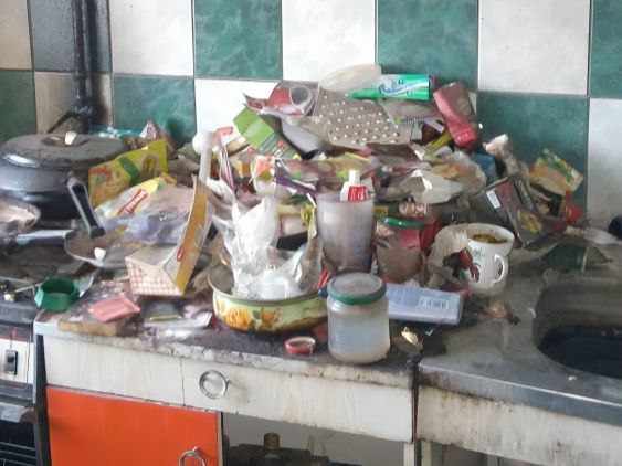 Белоруска превратила свою квартиру в свалку