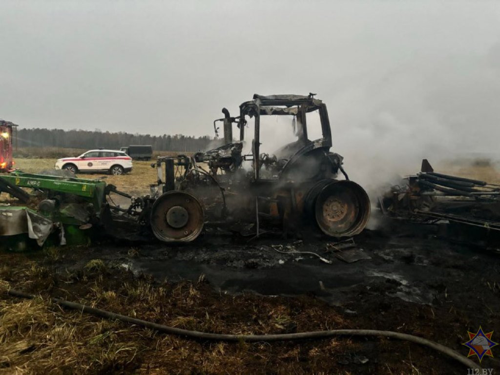В Пружанском районе загорелся трактор