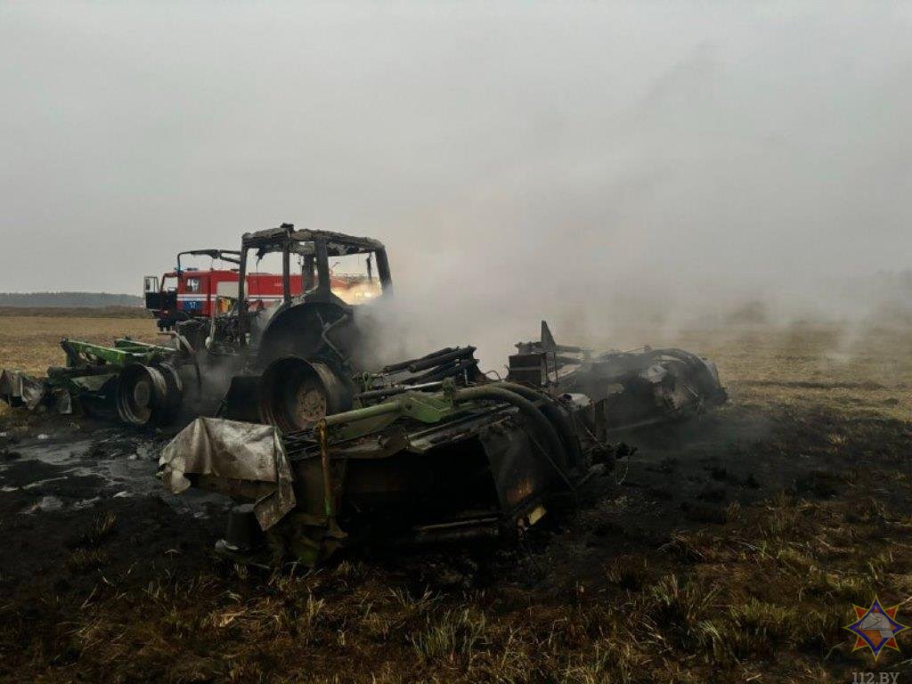 В Пружанском районе загорелся трактор