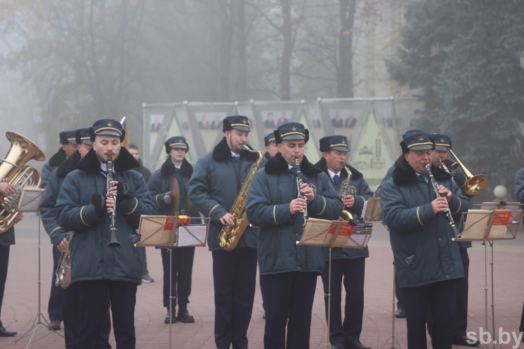 День Октябрьской революции отмечают в Бресте