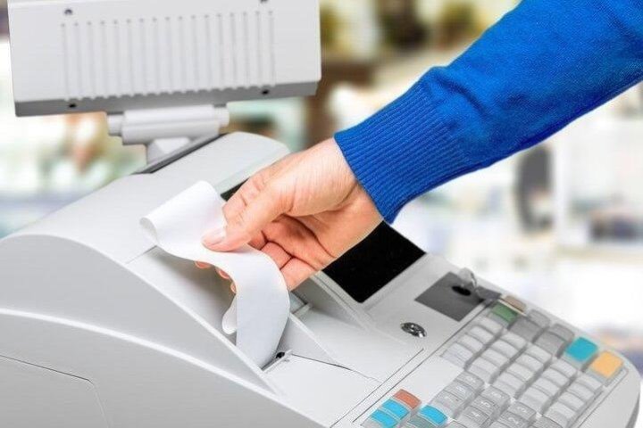 Продавец проигрывала похищенные из кассы деньги в онлайн-казино — более 36 000 рублей ущерба