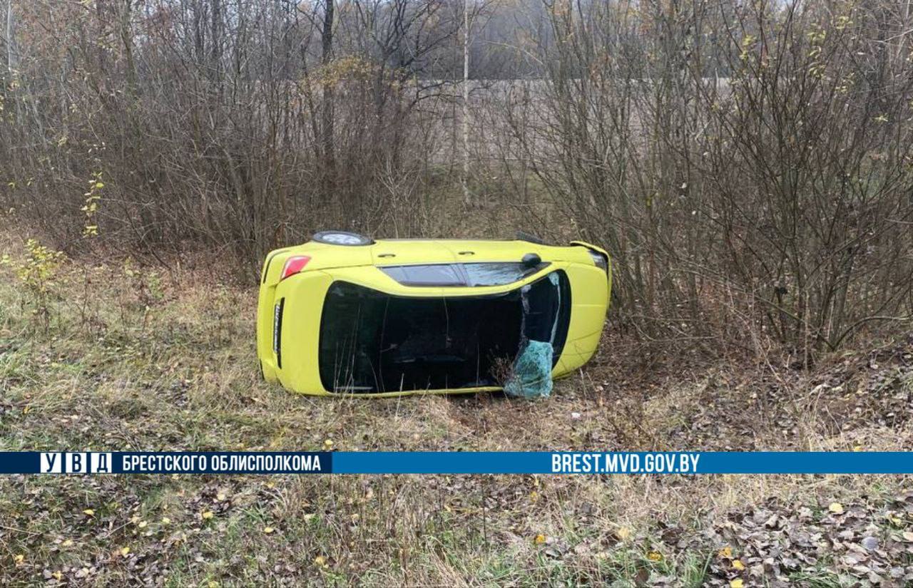 Hемни безопасности спасли жизнь водителю и 10-летнему пассажиру в Кобринском районе