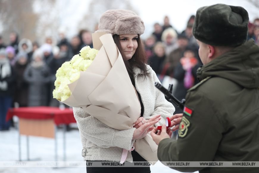 Предложение на присяге сделал своей девушке военнослужащий в Бресте