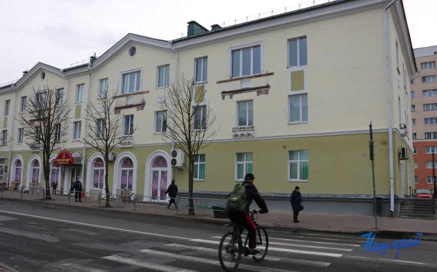 «Ремонт подходил к концу, и тут стали сбивать балконы». Что случилось с домом в Барановичах?