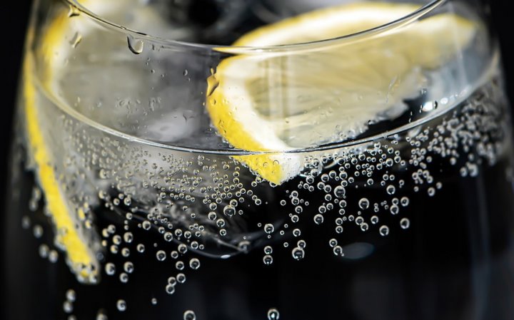 Вода с лимоном: польза или опасность для здоровья? Спросили у эксперта