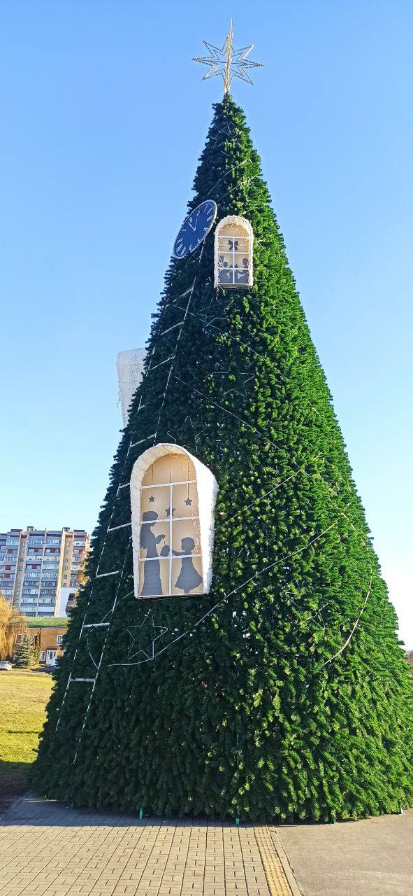 Брест продолжает готовиться к новогодним праздникам — обновления на Набережной и возле Городского сада