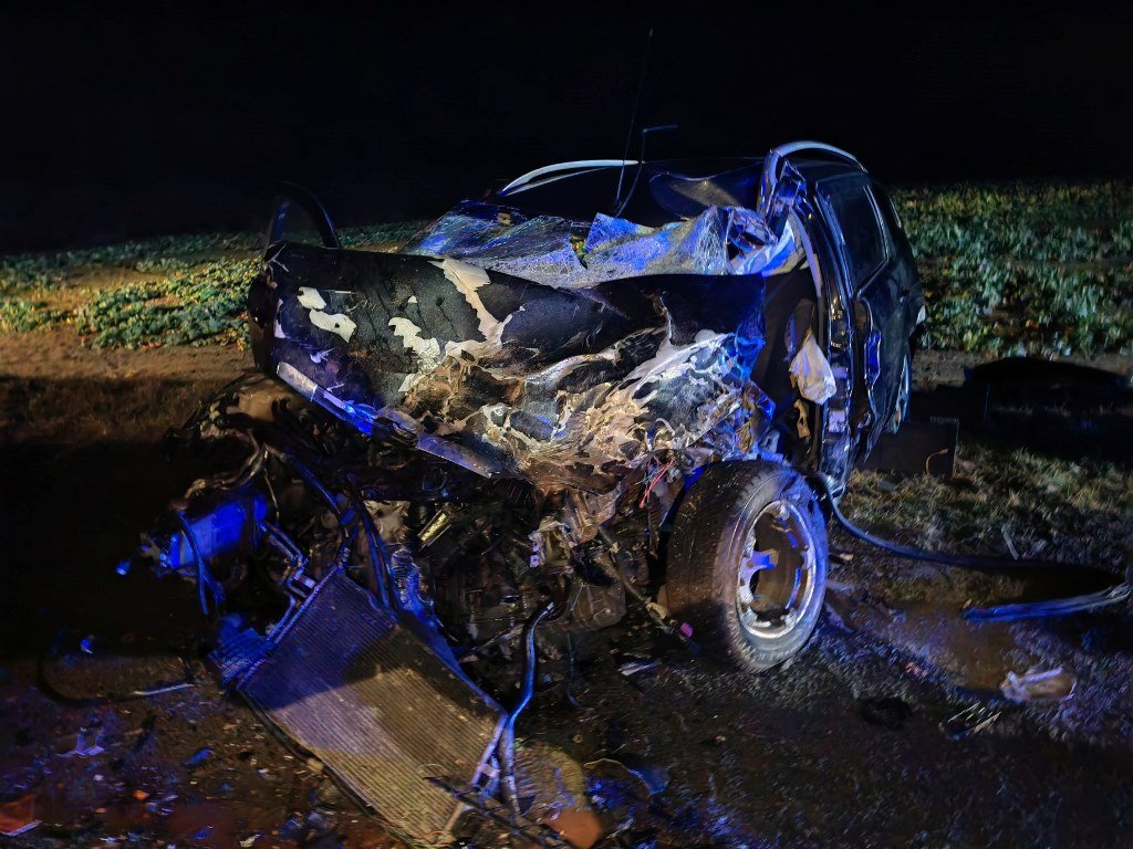 Жесткое ДТП произошло в Лунинецком районе — легковушка столкнулась с грузовиком