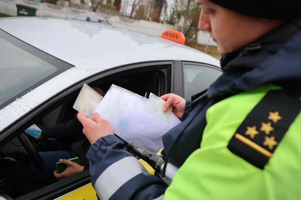 У не вошедшего в реестр таксиста изъяли автомобиль