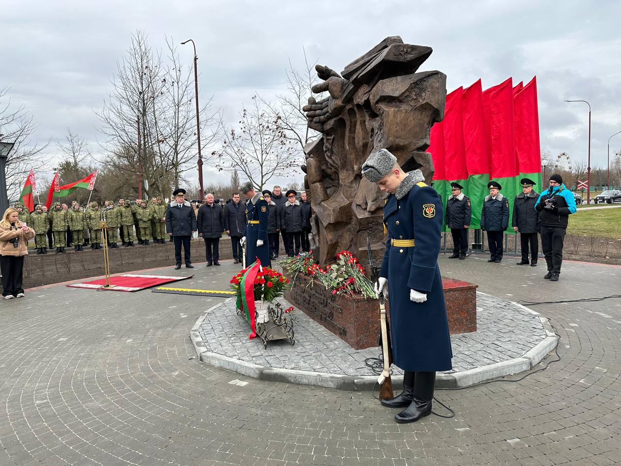 Монумент «Древо жизни» в память о жертвах геноцида белорусского народа установили в Бресте