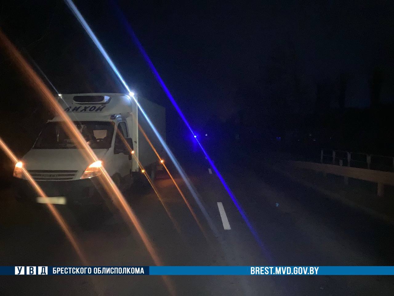 Пьяный мужчина был сбит автомобилем в Пинске