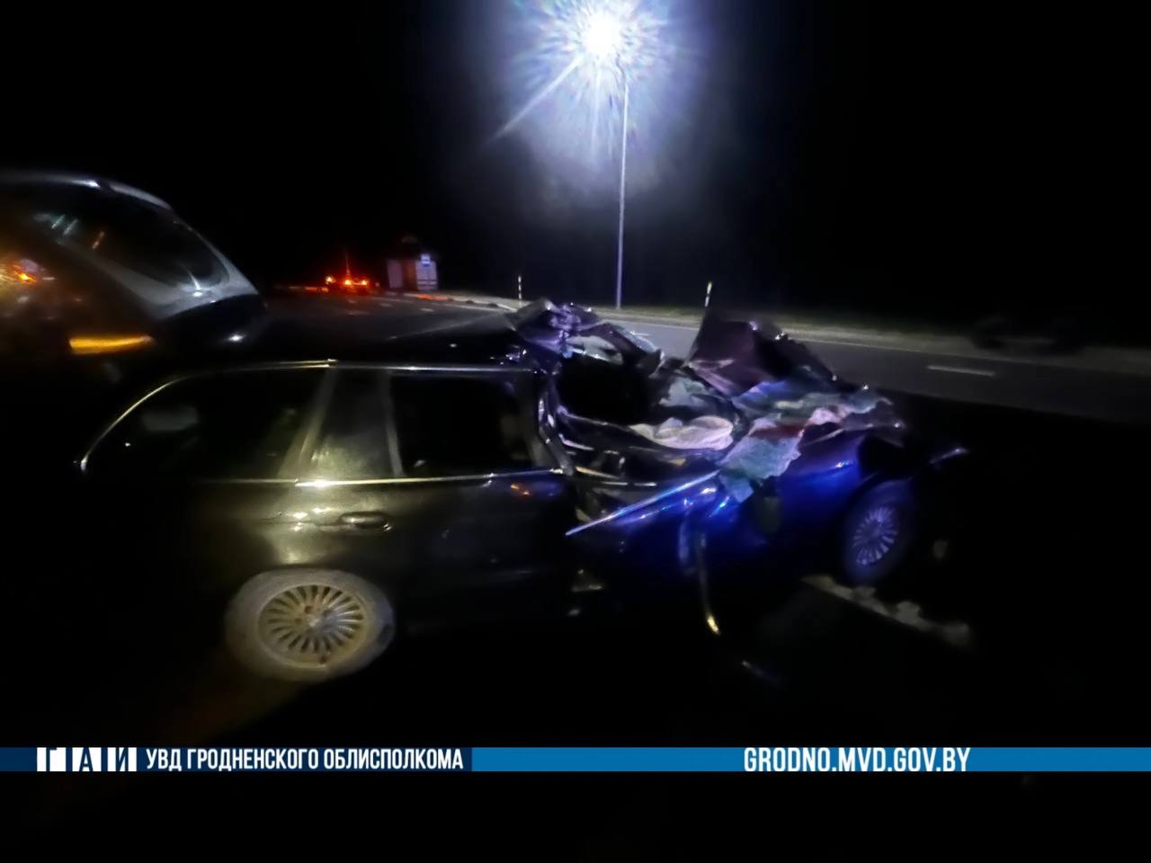 На трассе М6 BMW влетел под трактор — водитель автомобиля погиб