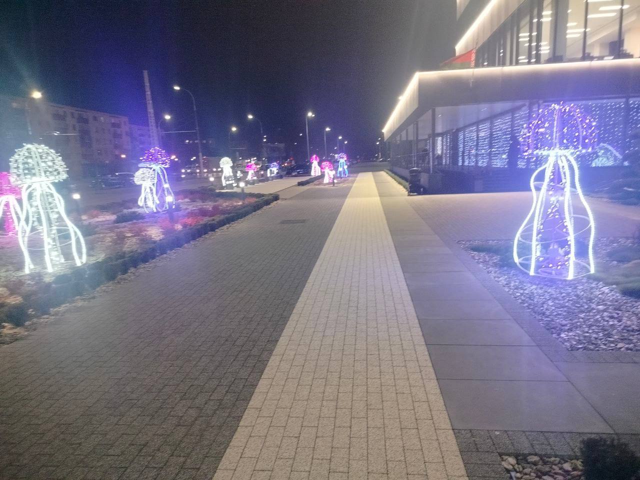 Новогодние огни зажглись на Пионерской в Бресте