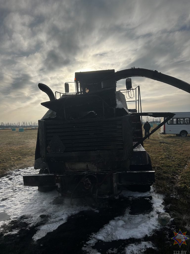 Кормоуборочный комплекс загорелся в Кобринском районе