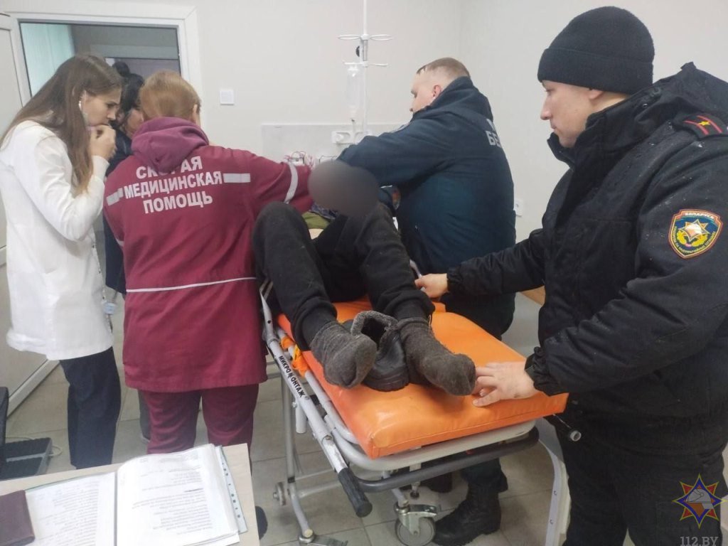 Обессиленного пенсионера нашли в поле в Каменецком районе: история спасения