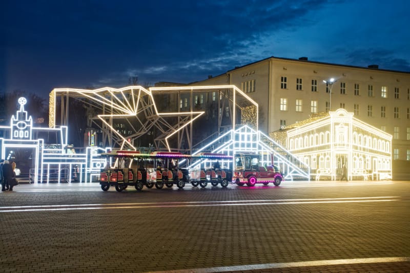 Главная площадь Бреста готовится к открытию новогодней ёлки