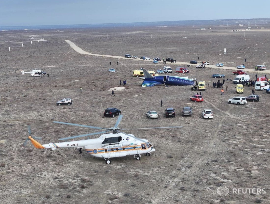 В Казахстане упал пассажирский самолет. На борту было 67 человек
