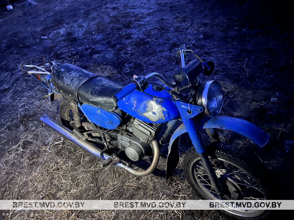 В новогоднюю ночь мотоциклист сбил велосипедиста в Дрогичинском районе