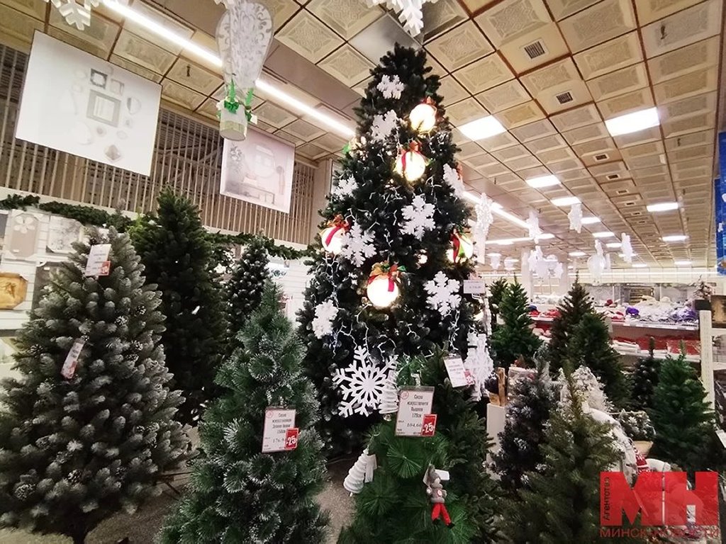 Эта ёлка стоит 6 тысяч рублей