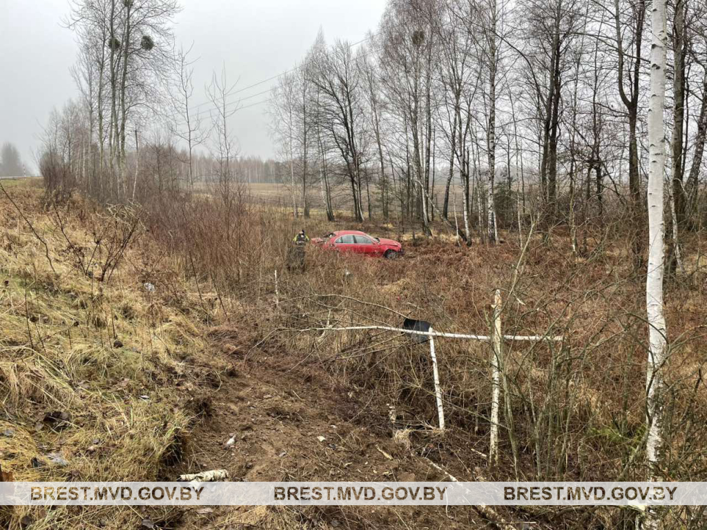 Водитель BMW «вылетел» с дороги в Столинском районе