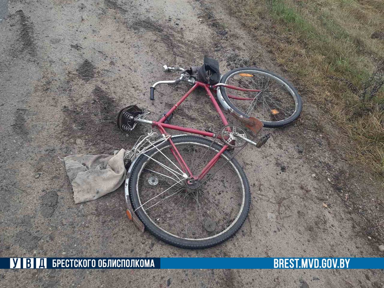 В Ляховичском районе Volkswagen сбил 72-летнего велосипедиста