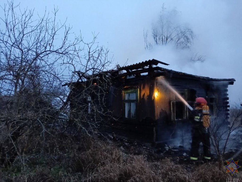 На пожаре в Малоритском районе работники МЧС спасли мужчину — видео
