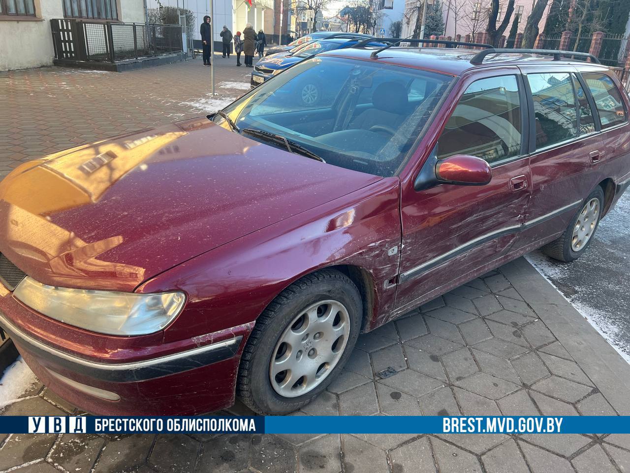 В Бресте 80-летний водитель Renault не справился с управлением и сбил пешехода