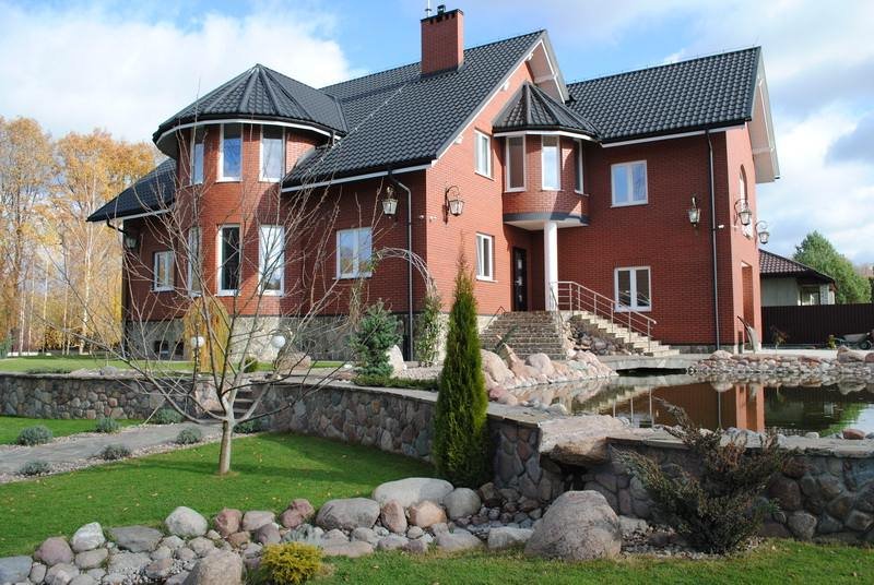 Под Брестом выставлен на продажу дом за полмиллиона долларов — посмотрите, как он выглядит