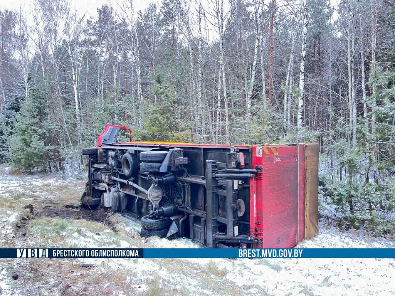 Утреннее столкновение двух грузовиков на М1 в Березовском районе