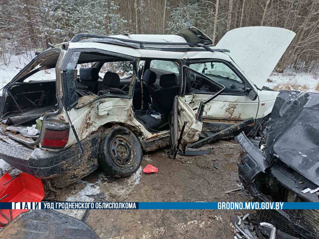 Страшное ДТП: пассажир иномарки погиб, несколько пострадавших, в том числе дети