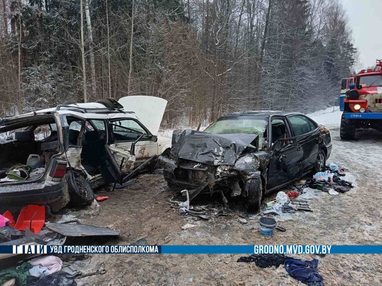 Страшное ДТП: пассажир иномарки погиб, несколько пострадавших, в том числе дети