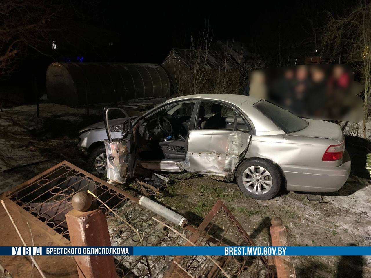 В Березе Opel врезался в забор