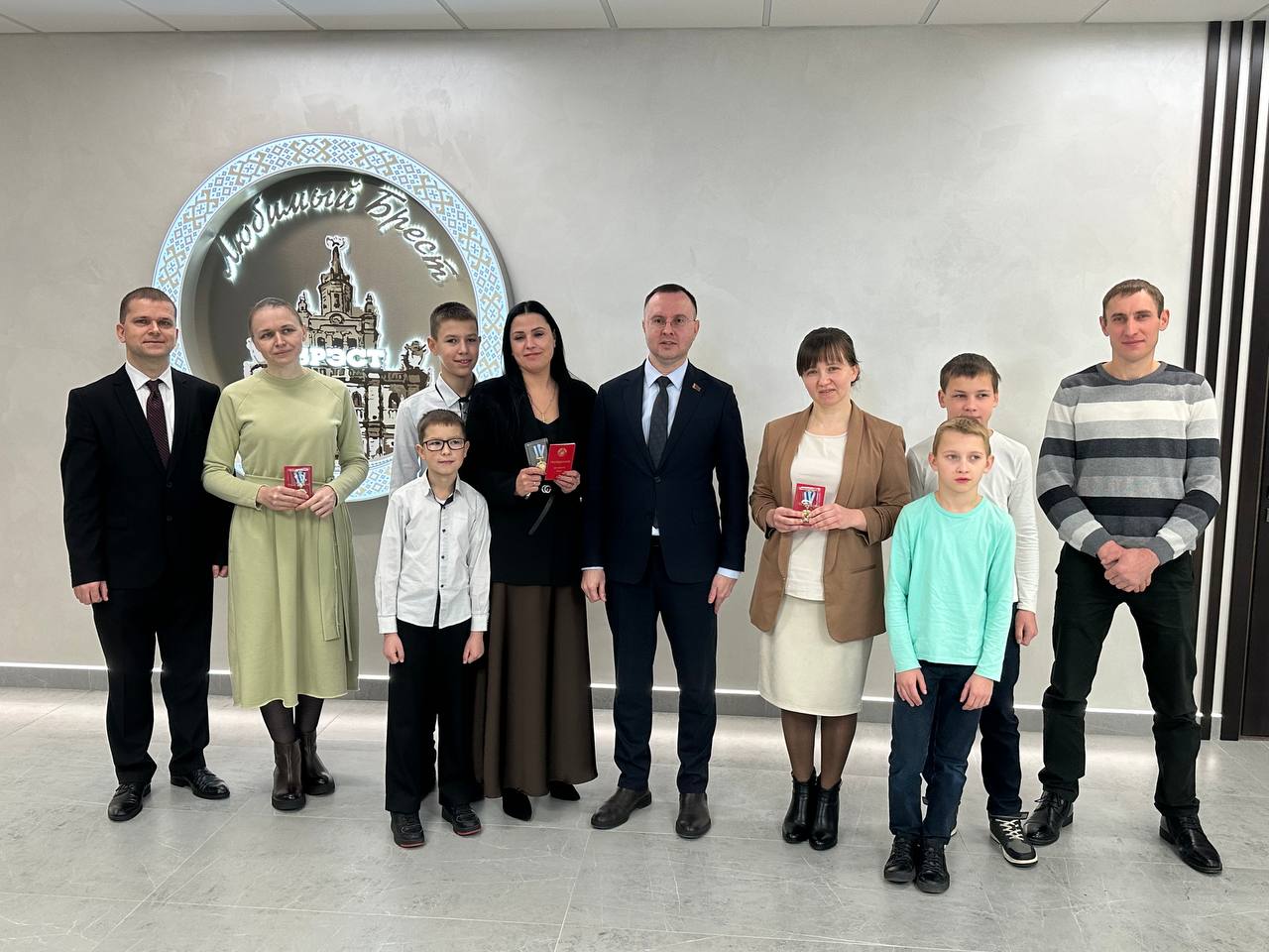 Трем брестчанкам вручили орден Матери