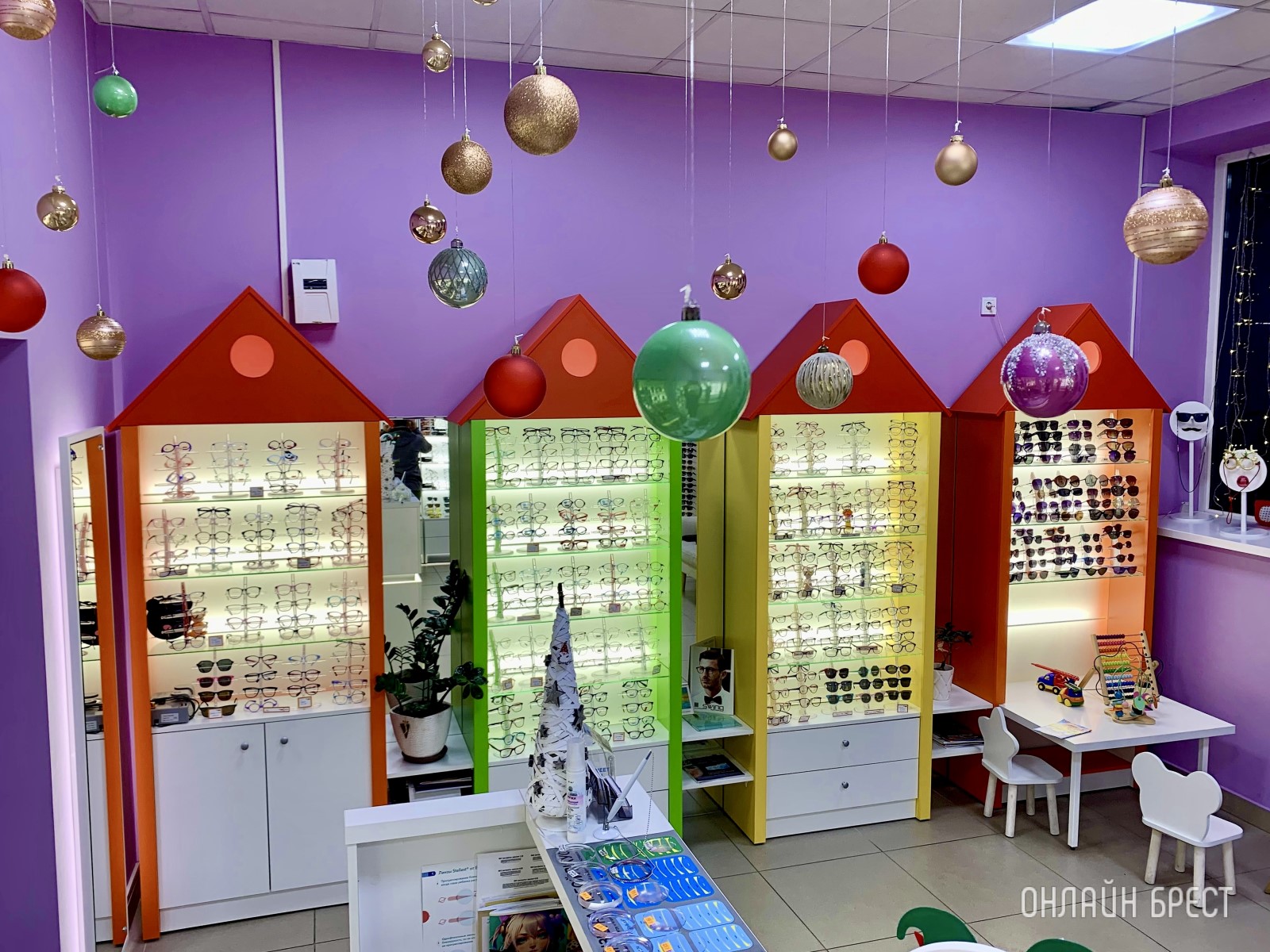 Фантастика в салонах оптики «Funtastik»! Рождественские скидки, бесплатная проверка зрения, изготовление очков и более 3000 моделей оправ