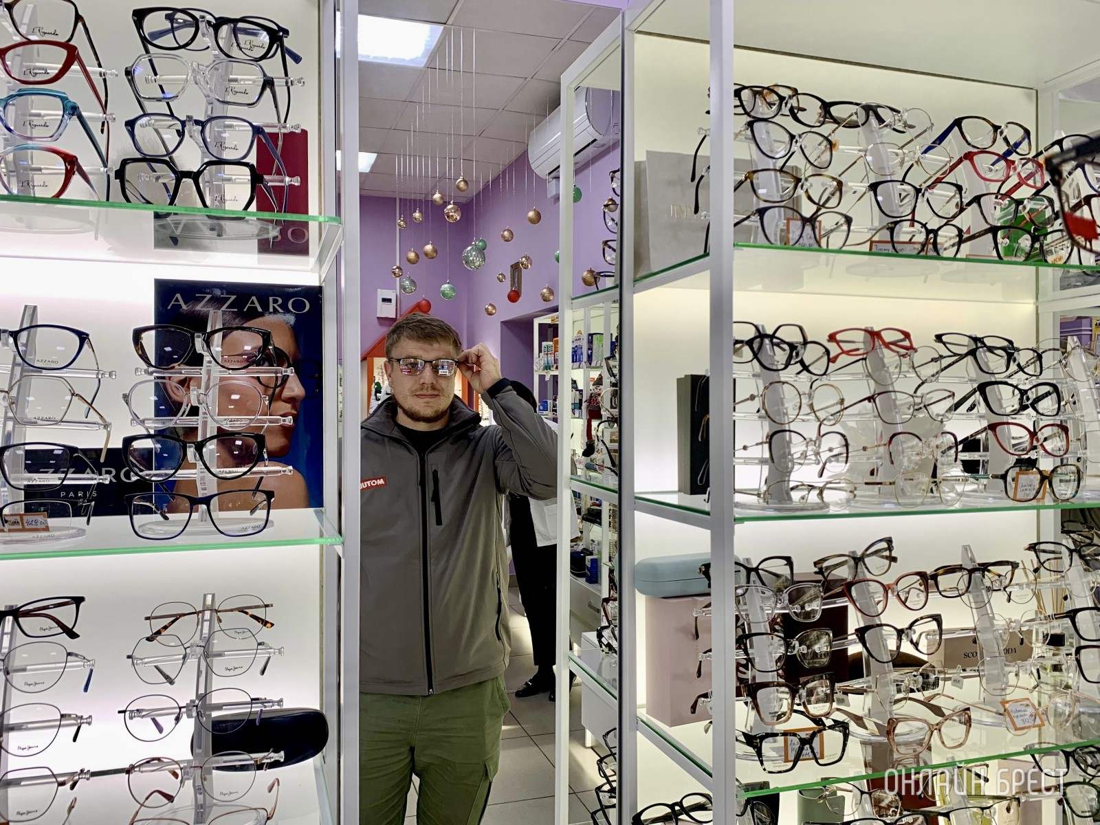 Фантастика в салонах оптики «Funtastik»! Рождественские скидки, бесплатная проверка зрения, изготовление очков и более 3000 моделей оправ